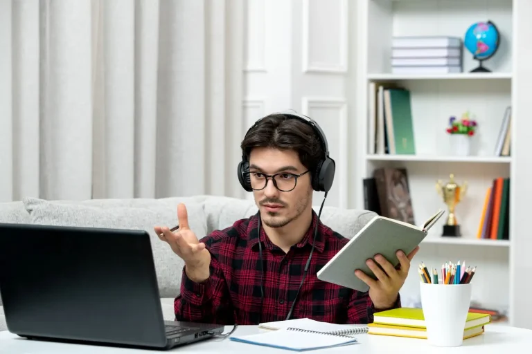 Tutor teaching online